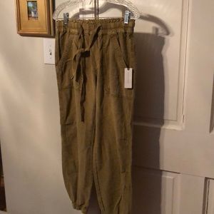 Anthropologie Cargo pants. Size S. NWT. Mustard